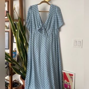 Short sleeve maxi w/ tie front. NWT